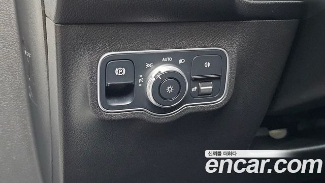 Mercedes-Benz GLB-Class 2022 — photo 20