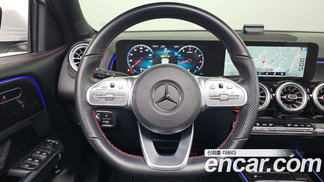 Mercedes-Benz GLB-Class 2022 — photo 22