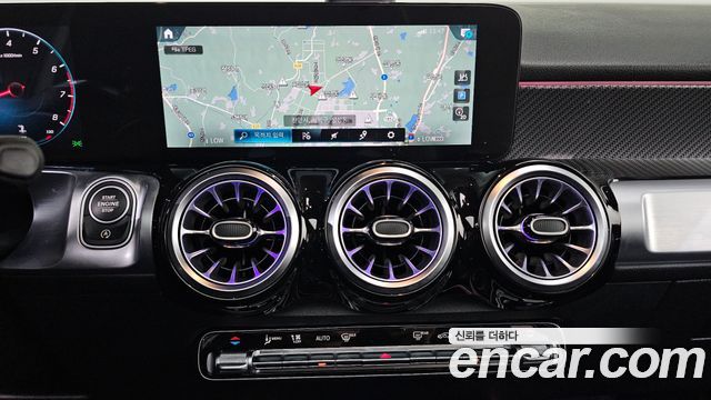 Mercedes-Benz GLB-Class 2022 — photo 23