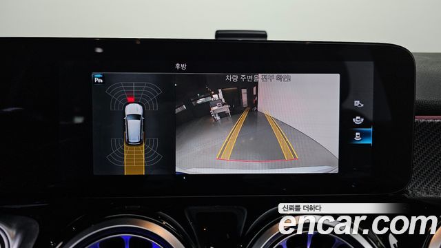Mercedes-Benz GLB-Class 2022 — photo 24