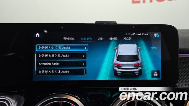 Mercedes-Benz GLB-Class 2022 — photo 25