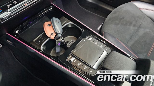 Mercedes-Benz GLB-Class 2022 — photo 26