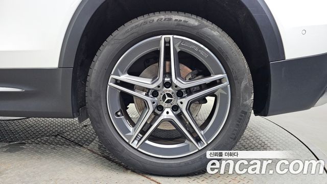 Mercedes-Benz GLB-Class 2022 — photo 7