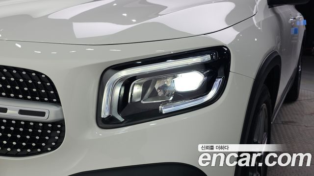 Mercedes-Benz GLB-Class 2022 — photo 8