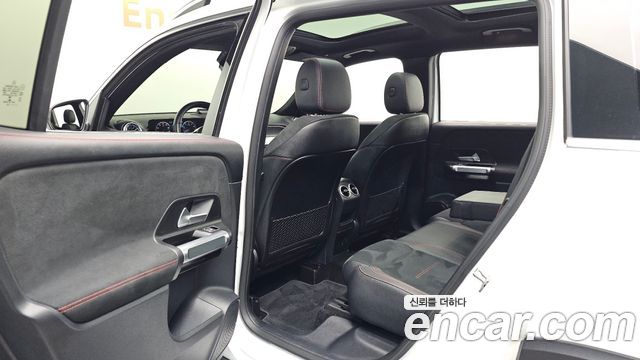 Mercedes-Benz GLB-Class 2022 — photo 16