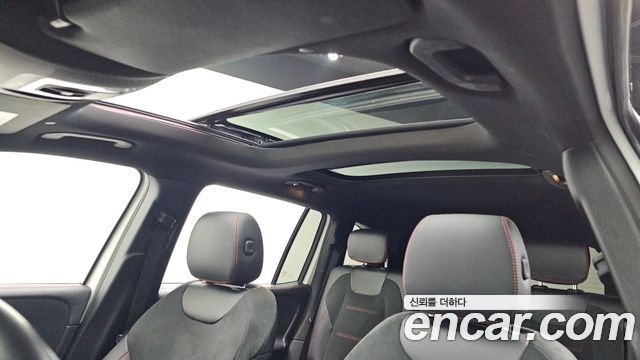 Mercedes-Benz GLB-Class 2022 — photo 28