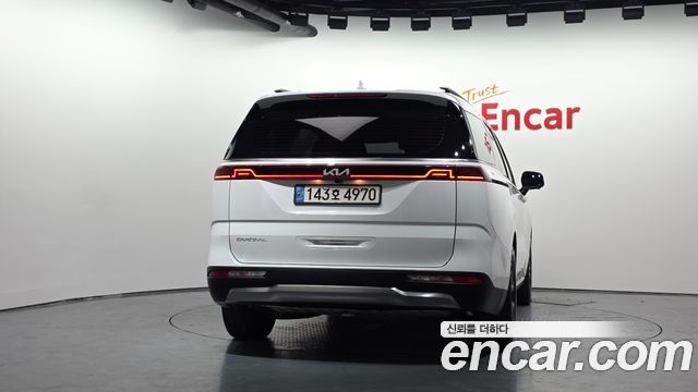 Kia Canival 2023 — photo 4