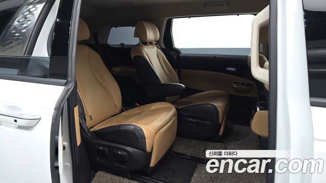 Kia Canival 2023 — photo 11