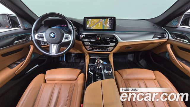 BMW 5-Series 2022 — photo 10