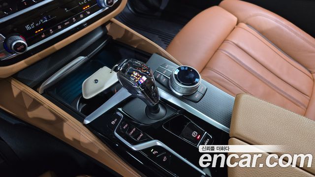BMW 5-Series 2022 — photo 12