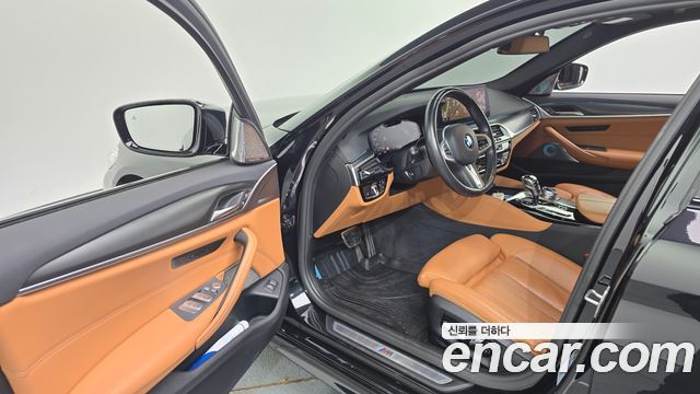 BMW 5-Series 2022 — photo 13