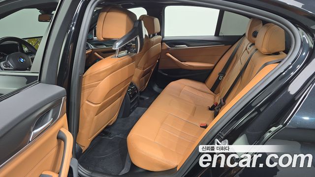 BMW 5-Series 2022 — photo 17
