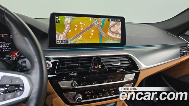 BMW 5-Series 2022 — photo 18