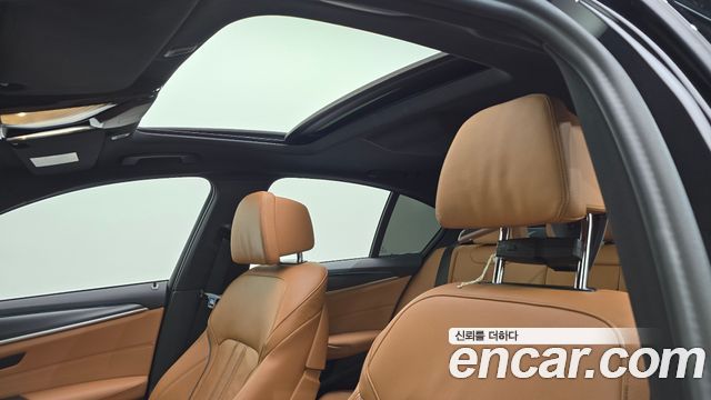 BMW 5-Series 2022 — photo 22