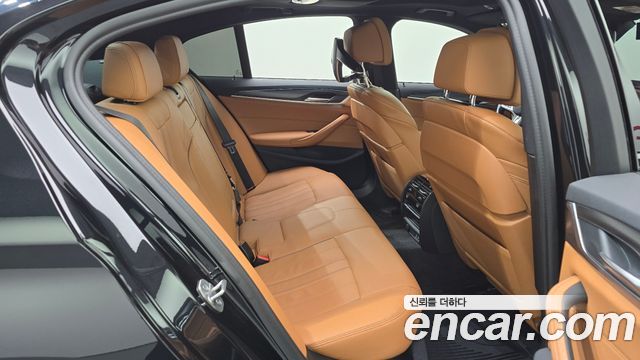 BMW 5-Series 2022 — photo 25