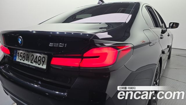 BMW 5-Series 2022 — photo 9