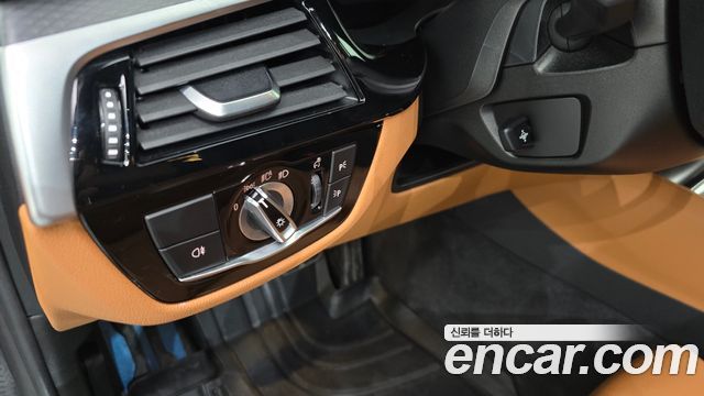 BMW 5-Series 2022 — photo 27