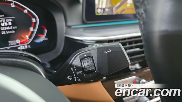BMW 5-Series 2022 — photo 28