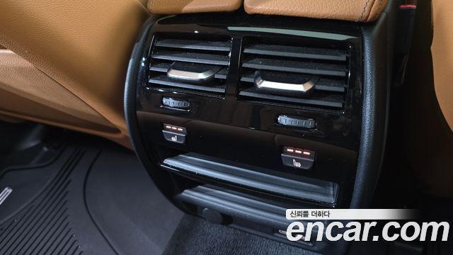 BMW 5-Series 2022 — photo 31