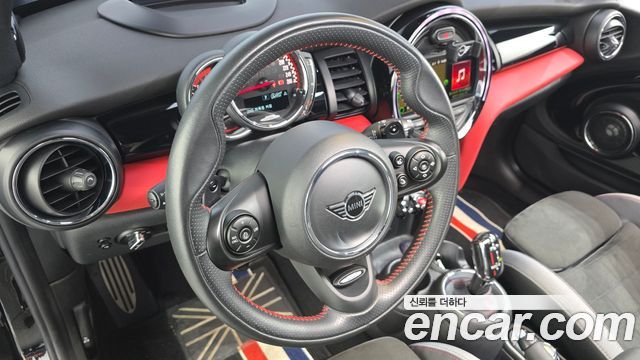 Mini Cooper 2020 — photo 26
