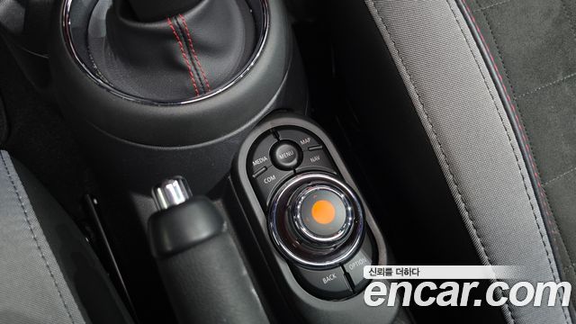 Mini Cooper 2020 — photo 27