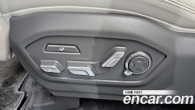 Hyundai Santafe 2025 — photo 34