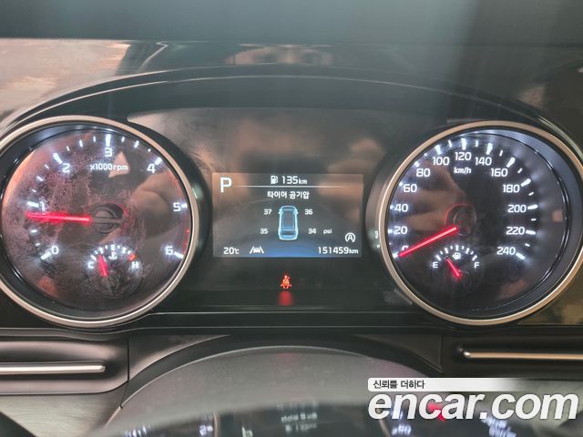 Kia Canival 2021 — photo 8