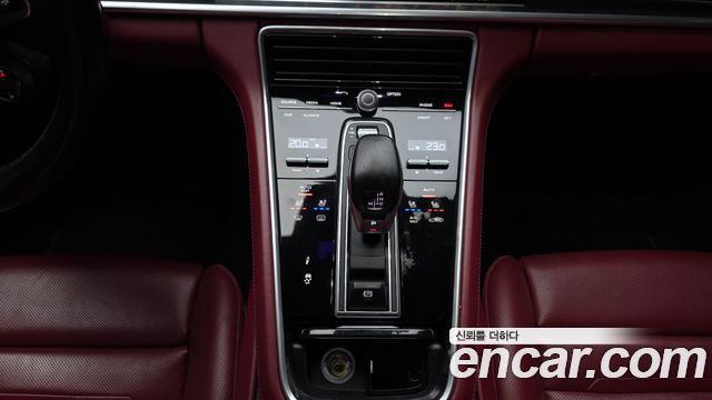 Porsche Panamera 2018 — photo 12