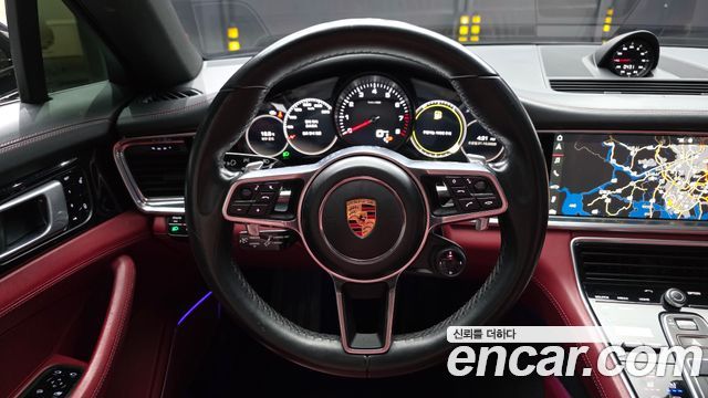 Porsche Panamera 2018 — photo 19