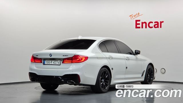 BMW 5-Series 2018 — photo 2