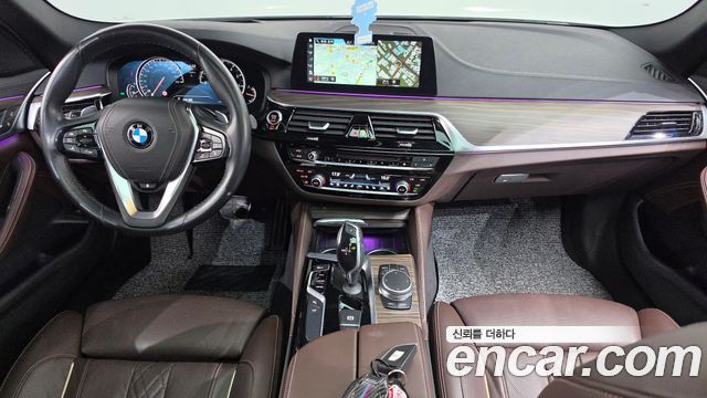 BMW 5-Series 2018 — photo 10