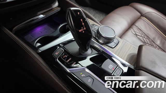 BMW 5-Series 2018 — photo 12