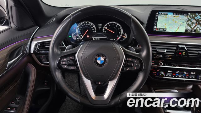 BMW 5-Series 2018 — photo 18
