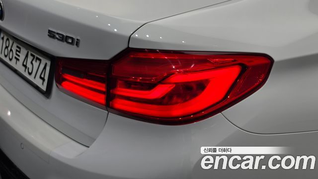 BMW 5-Series 2018 — photo 9