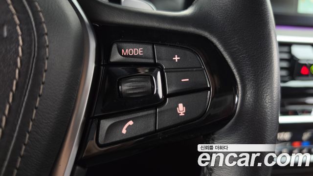 BMW 5-Series 2018 — photo 32