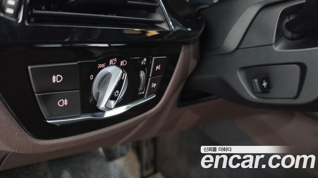 BMW 5-Series 2018 — photo 33