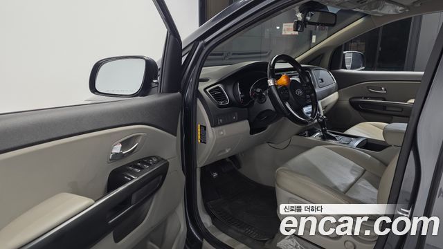 Kia Canival 2016 — photo 13