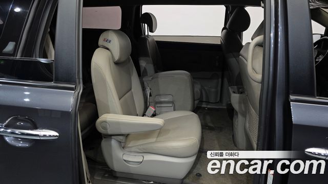 Kia Canival 2016 — photo 18