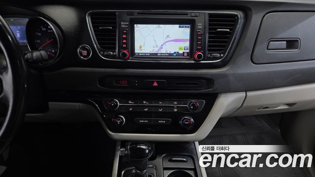 Kia Canival 2016 — photo 21