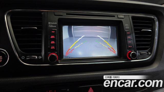 Kia Canival 2016 — photo 22