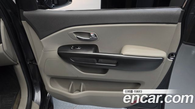 Kia Canival 2016 — photo 14