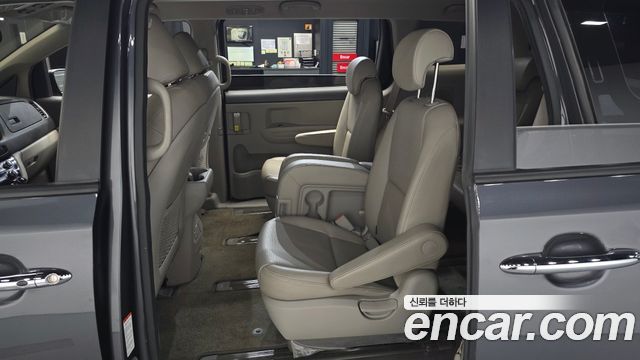 Kia Canival 2016 — photo 16