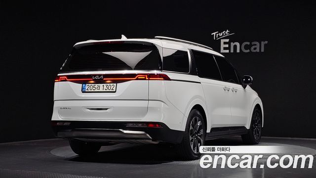 Kia Canival 2023 — photo 2
