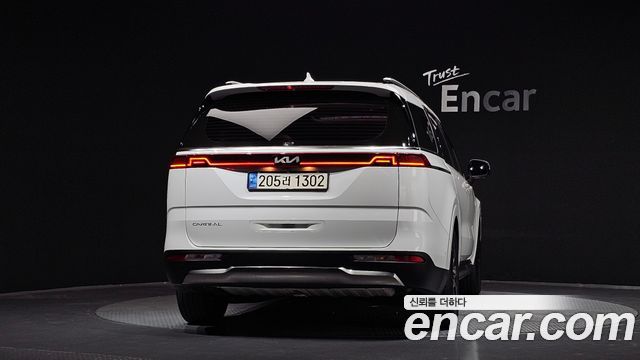Kia Canival 2023 — photo 4