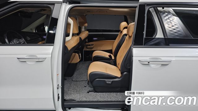 Kia Canival 2023 — photo 17