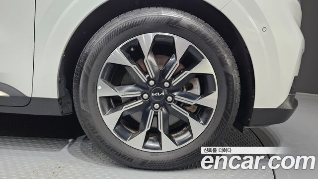 Kia Canival 2023 — photo 7