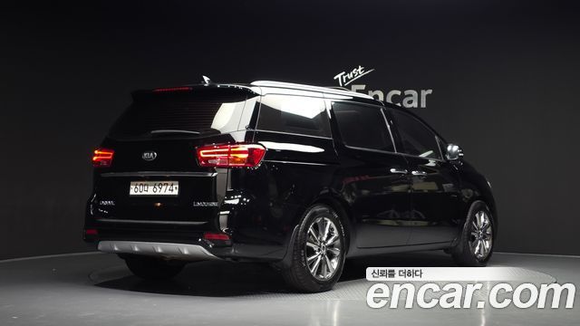 Kia Canival 2019 — photo 2