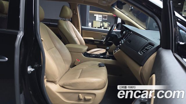 Kia Canival 2019 — photo 16