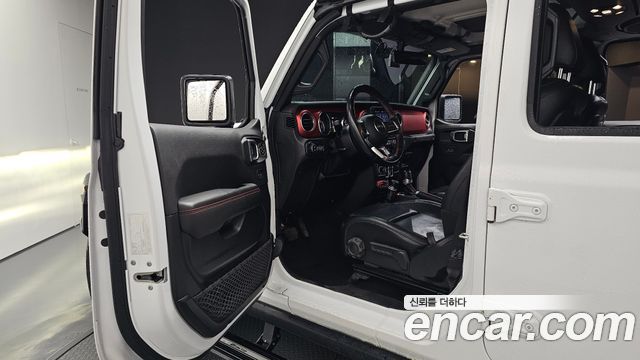 Jeep Wrangler 2021 — photo 13