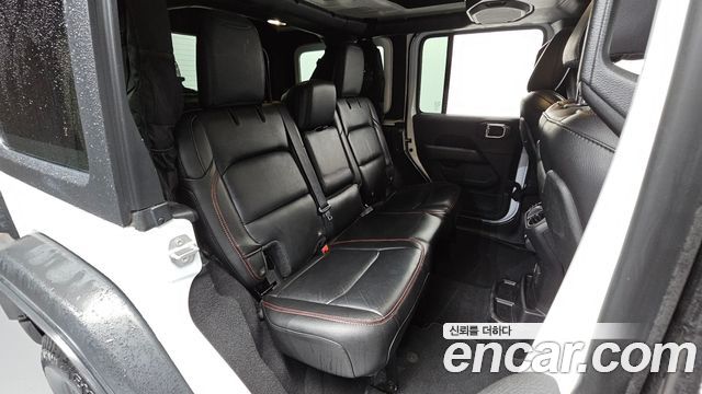 Jeep Wrangler 2021 — photo 17